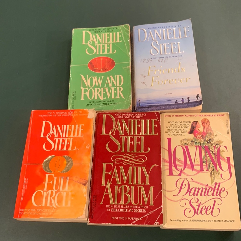 Danielle Steel Paperback Books - Set of 5